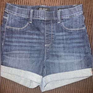Size Large judy blue pull on shorts. Dark wash